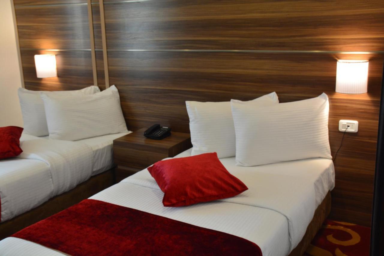 Spark Plaza 3*