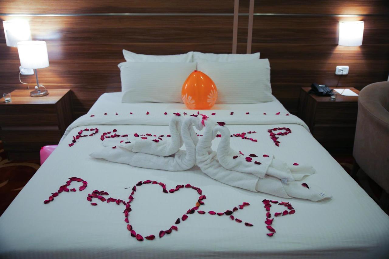 Spark Plaza 3*