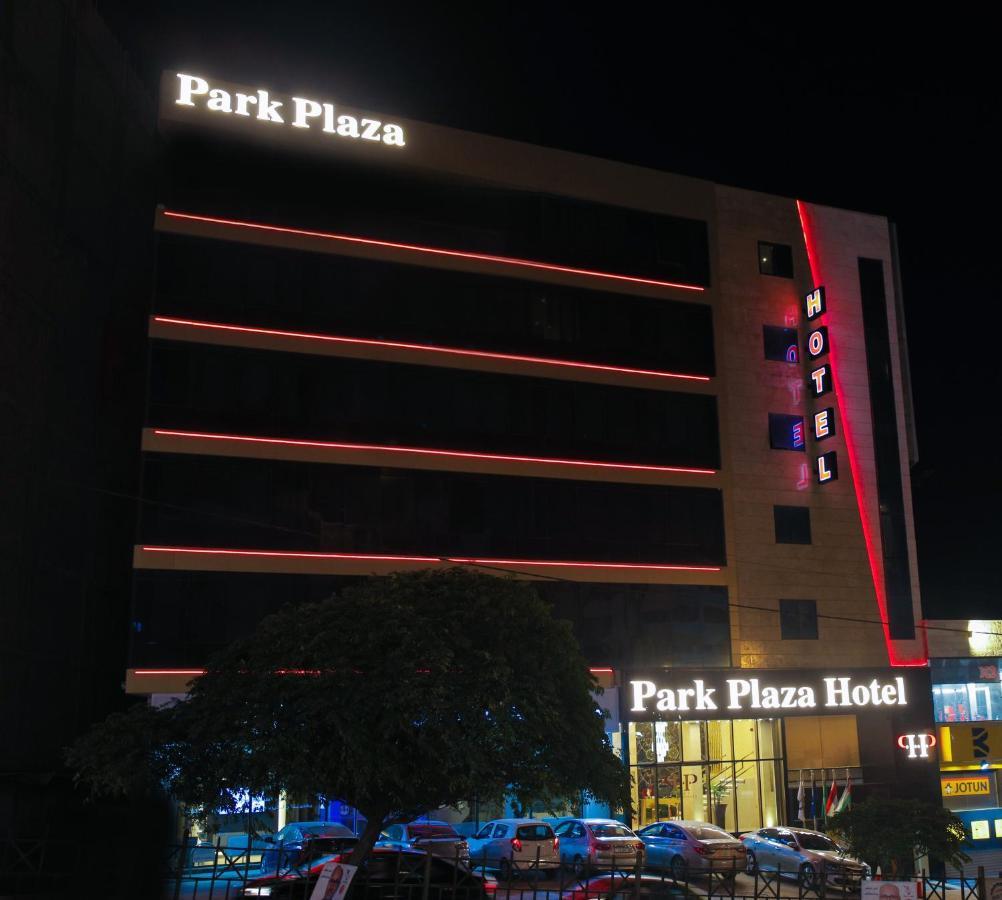 Spark Plaza فندق 3*