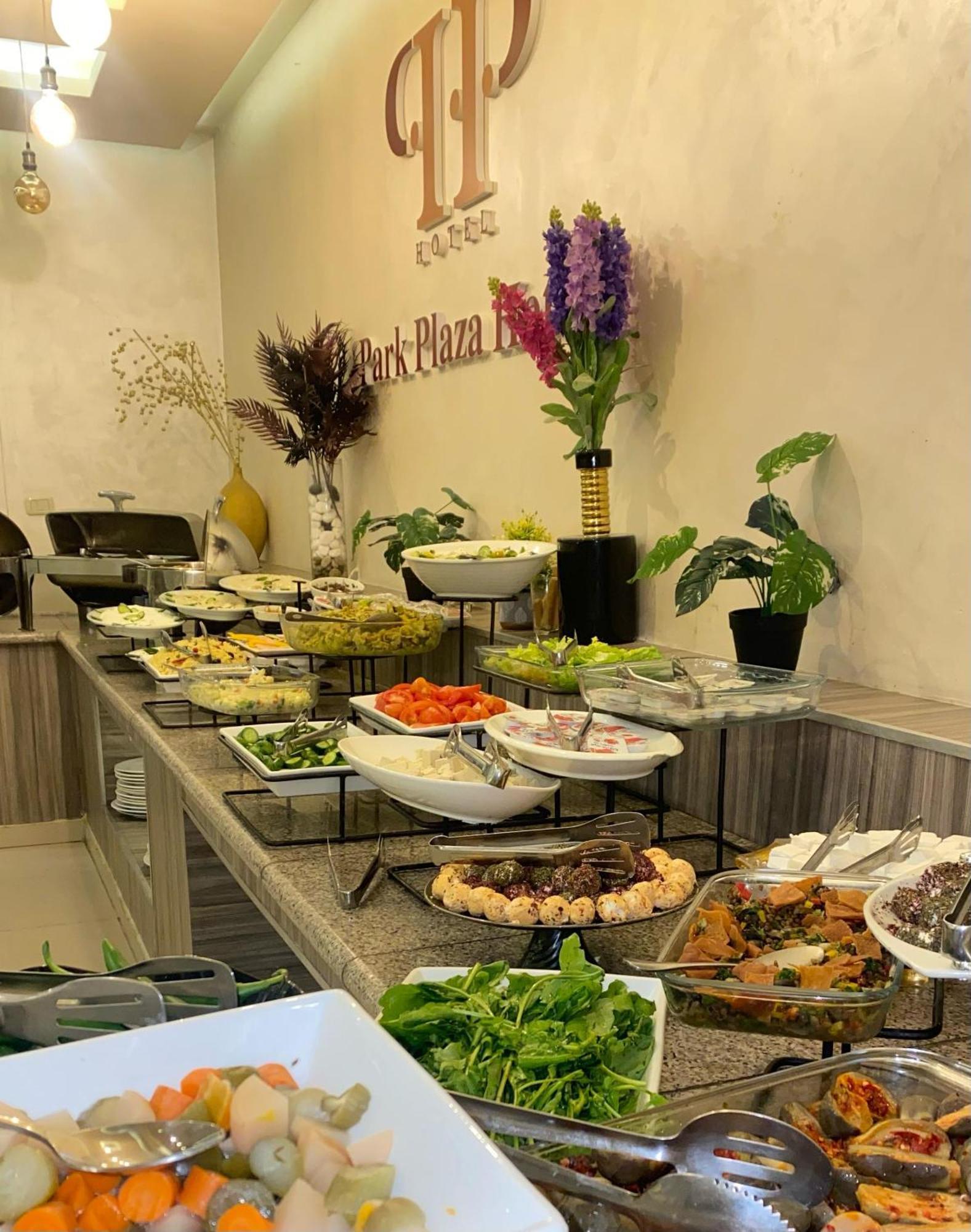 Spark Plaza فندق 3*
