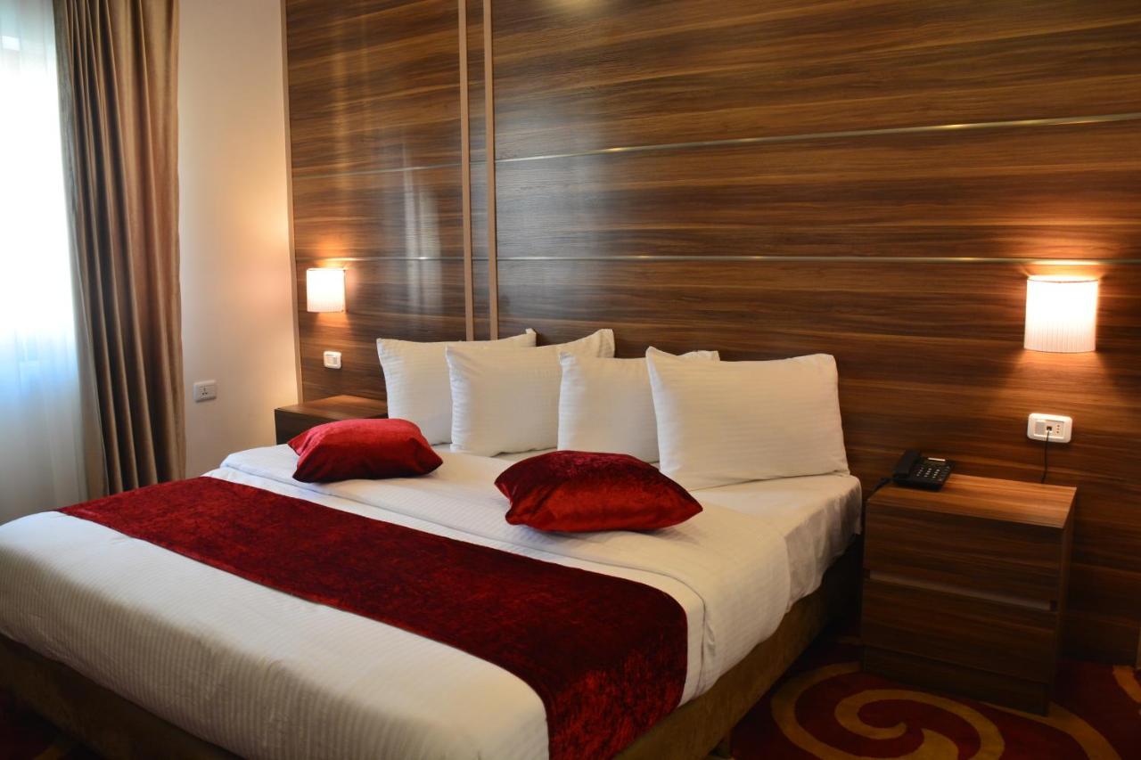 Spark Plaza Hotel 3*
